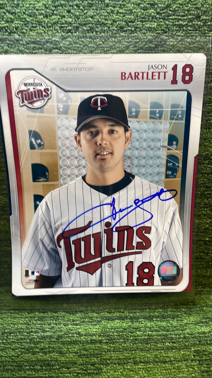 lot 248 image: Jason Bartlett 18 autographed 8 x 12 Minnesota Twins- Sharp Signature