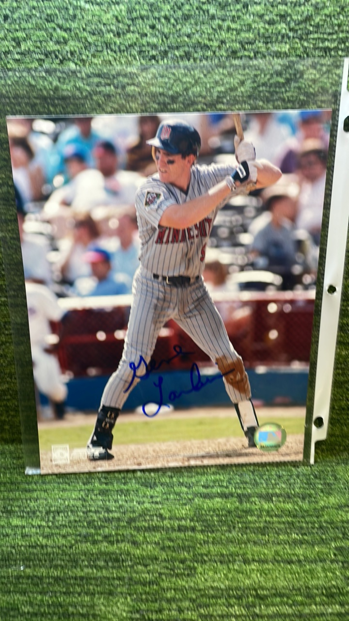 lot 249 image: Jean Larkin autographed 8 x 12 Minnesota Twins World Champion