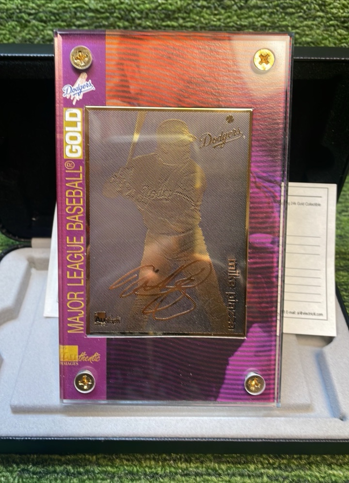 lot 262 image: 1997 Authentic Gold Metal Mike Piazza Los Angeles Dodgers in case and holder