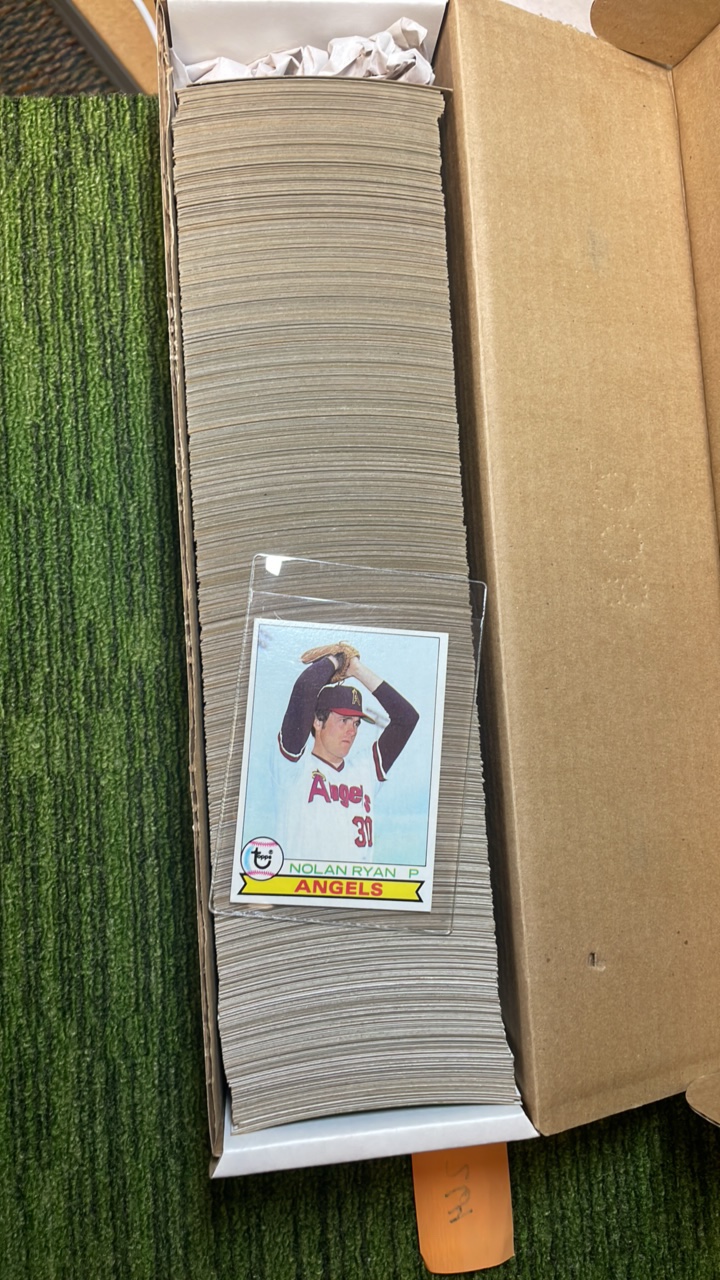 lot 264 image: 1979 Topps Baseball set (#1-728) -Needs Ozzie Smith