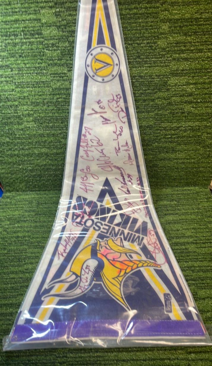 lot 269 image: Minnesota Vikings Autographed Pennant , some 15 Signatures