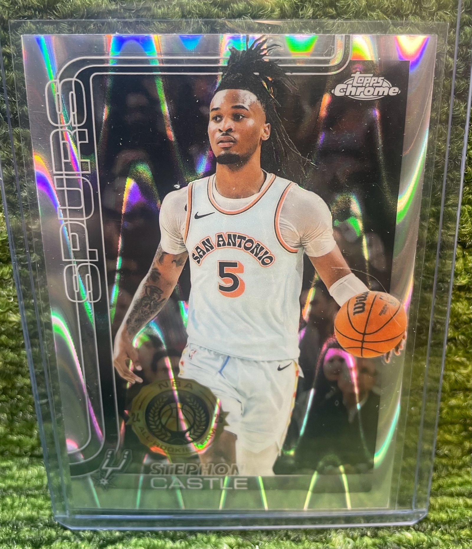 lot 32A image: 202526 Topps Chrome Basketball Stephon Castle Ray Wave Refractor San Antonio Spurs