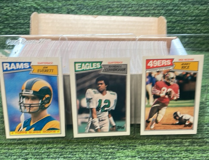 lot 56 image: 1987 Topps NFL set (#1-396)