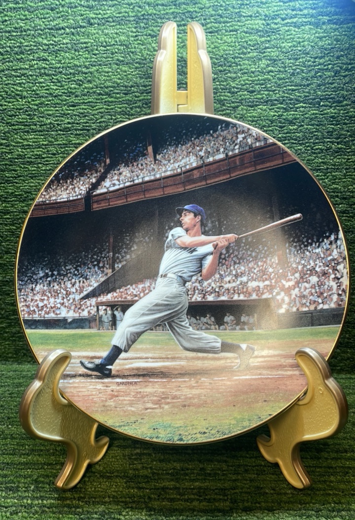 lot 58 image: Joe DiMaggio Commemorative Plate, Great Moments in Baseball numbered Limited Edition ( Stand Not Included)