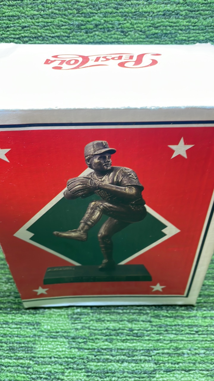 lot 6 image: Pepsi-Cola, Minnesota Twins- Jack Morris, World Series MVP- Immortalized Metal Statue