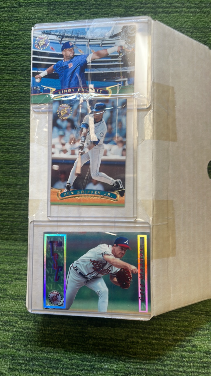 lot 66 image: 1996 Topps Stadium Club Baseball set (#1-452)