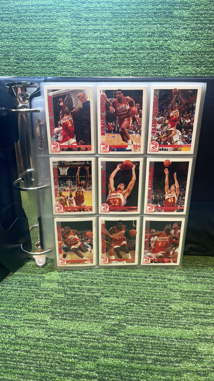 lot 67 image: 199192 NBA Hoops complete SET (#1-350) in Binder Booklet