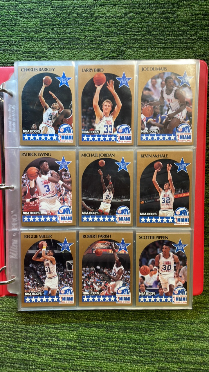 lot 69 image: 1990 NBA Hoops Set (#1-440) in Booklet wJordan