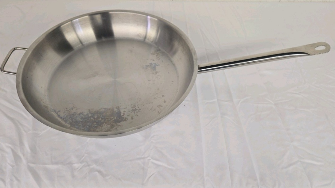 lot 10 image: Frying Pan
