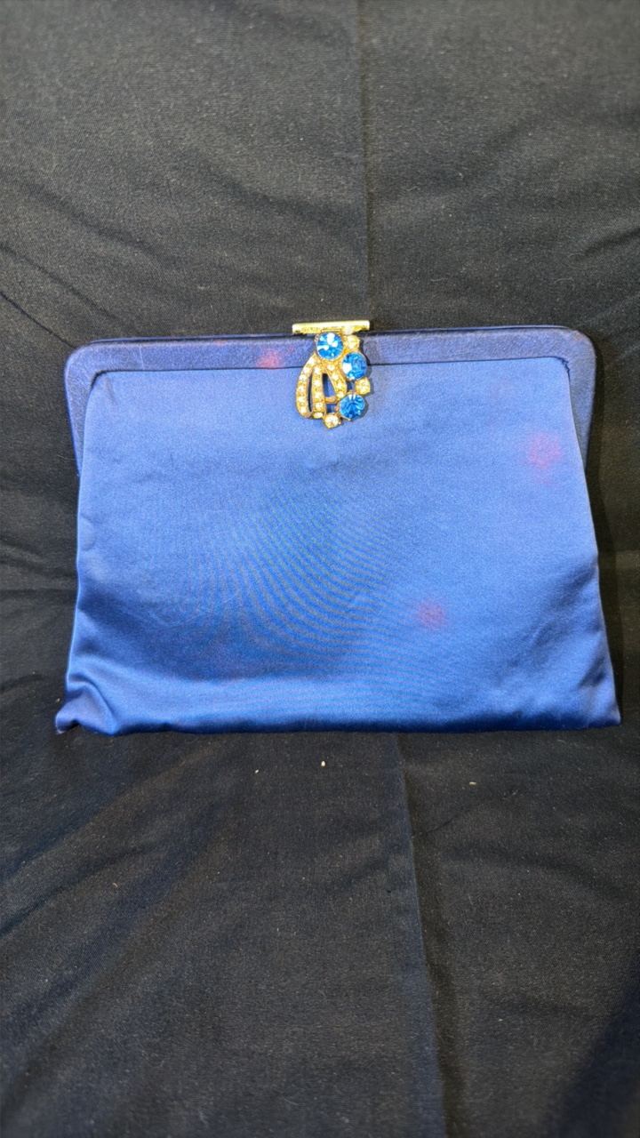 lot 19 image: Vintage Clutch