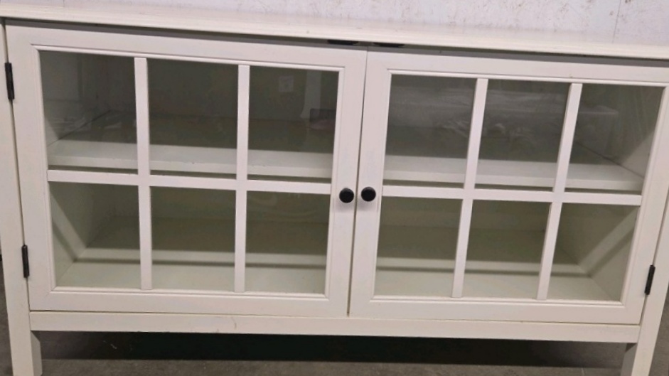 lot 2 image: TV stand