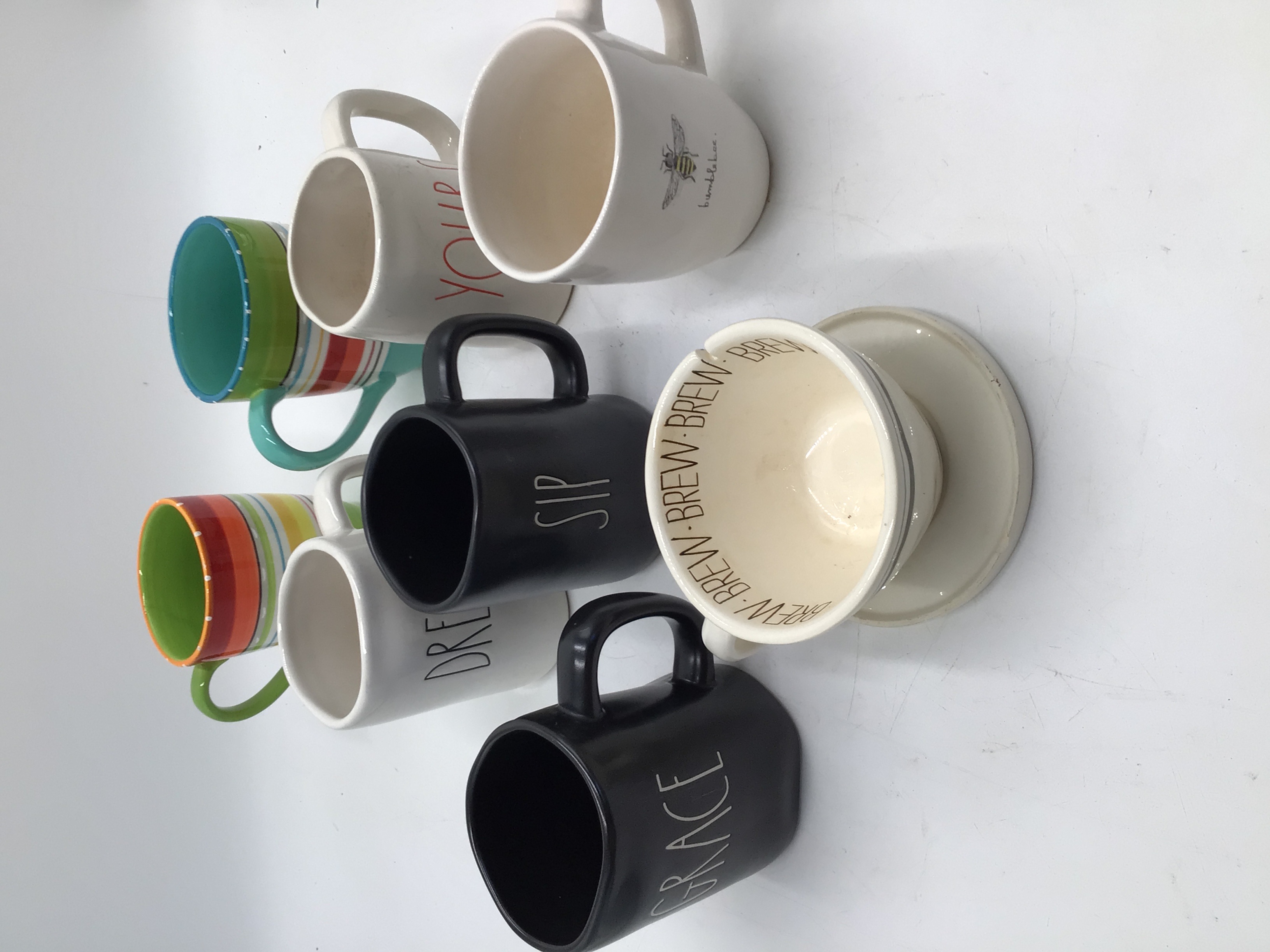 lot 21 image: coffee cups
