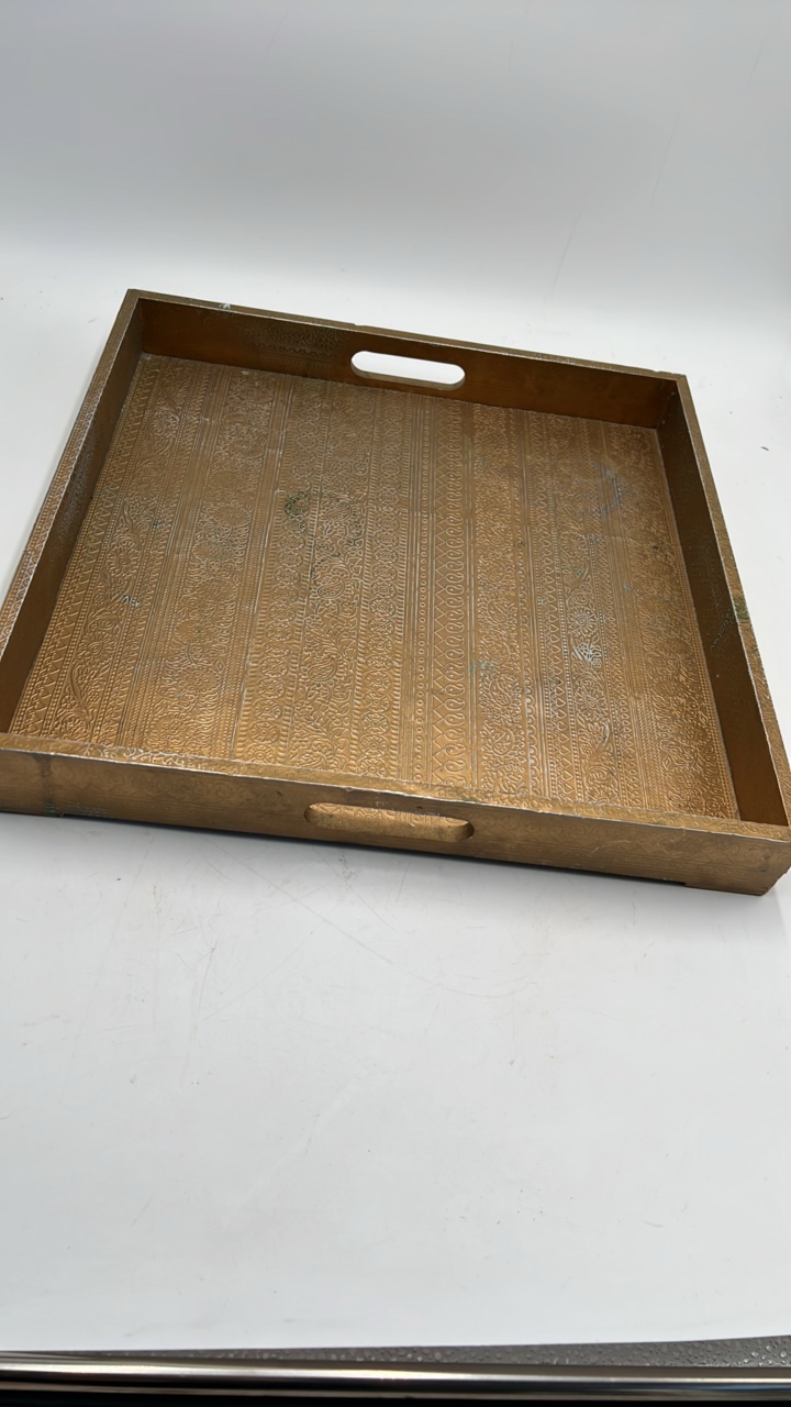 lot 36 image: Serving tray