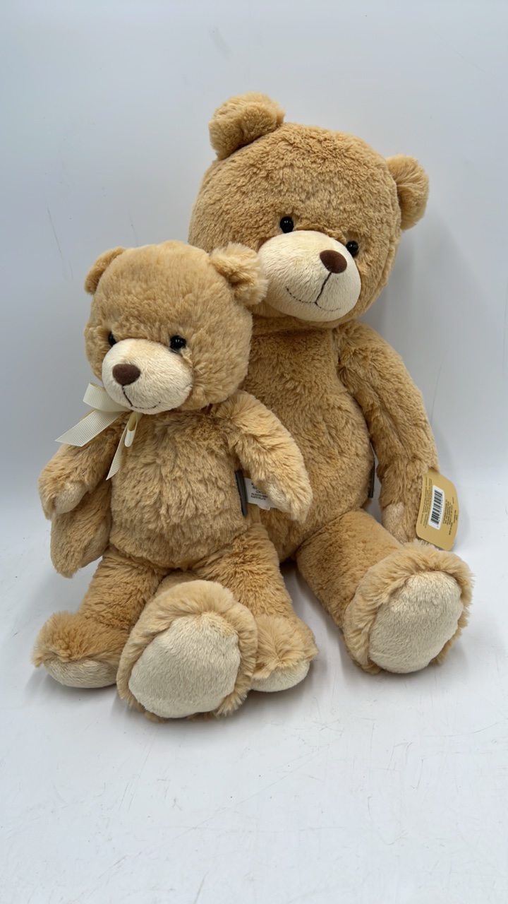 lot 38 image: 2 bears