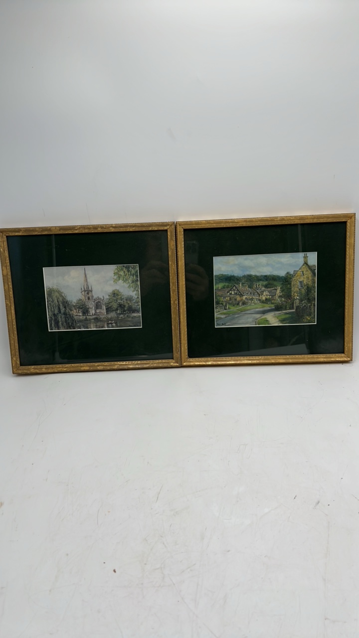 lot 40 image: 2 decorative pictures