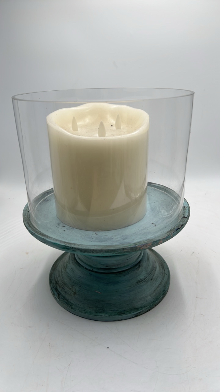lot 46 image: Hurricane Glass Candle