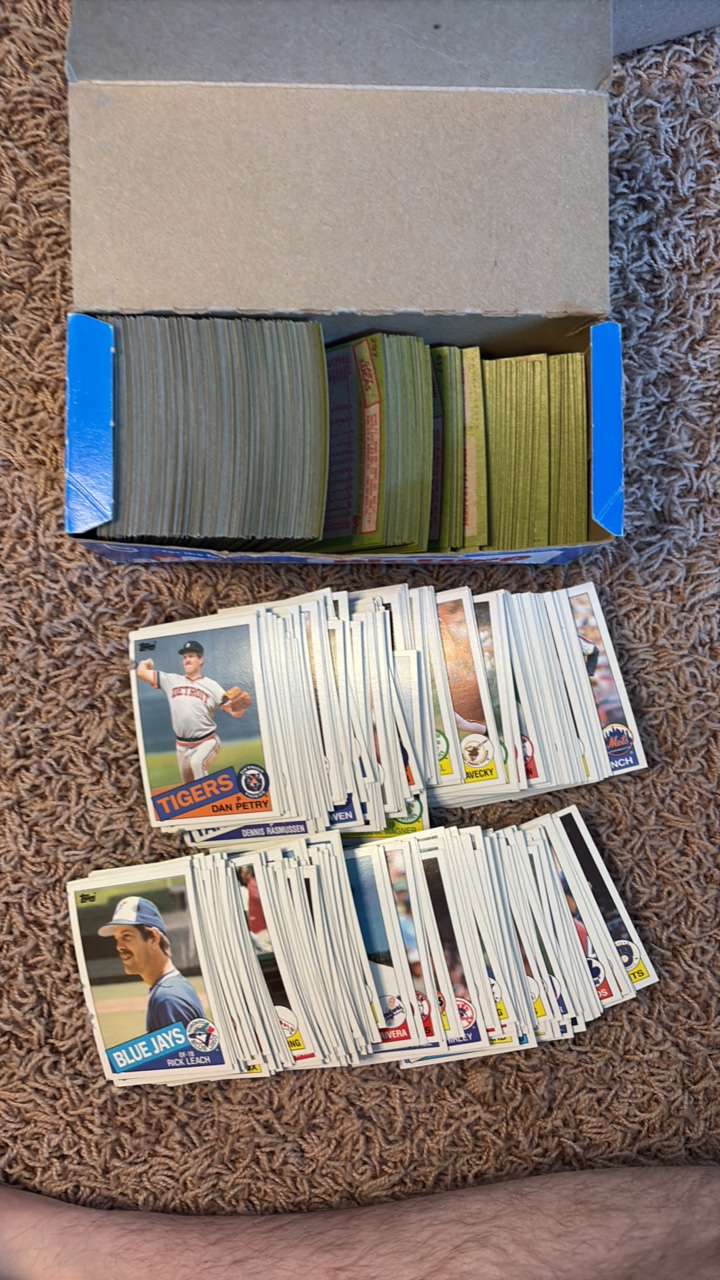 1985 Topps Baseball Cadd Vending Box With About 500 Cards