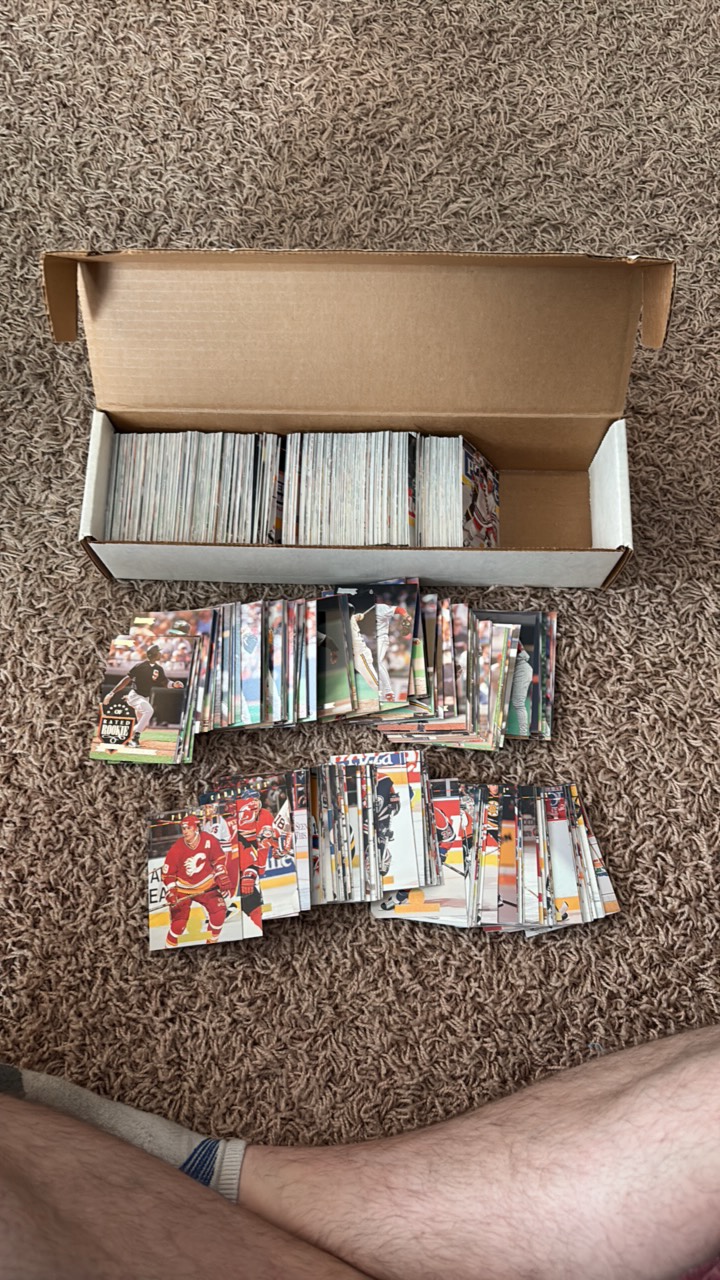 Partial Sets of 1994 Leaf Hockey Cards and 1994 Donruss Baseball Cards (Star Cards Included)