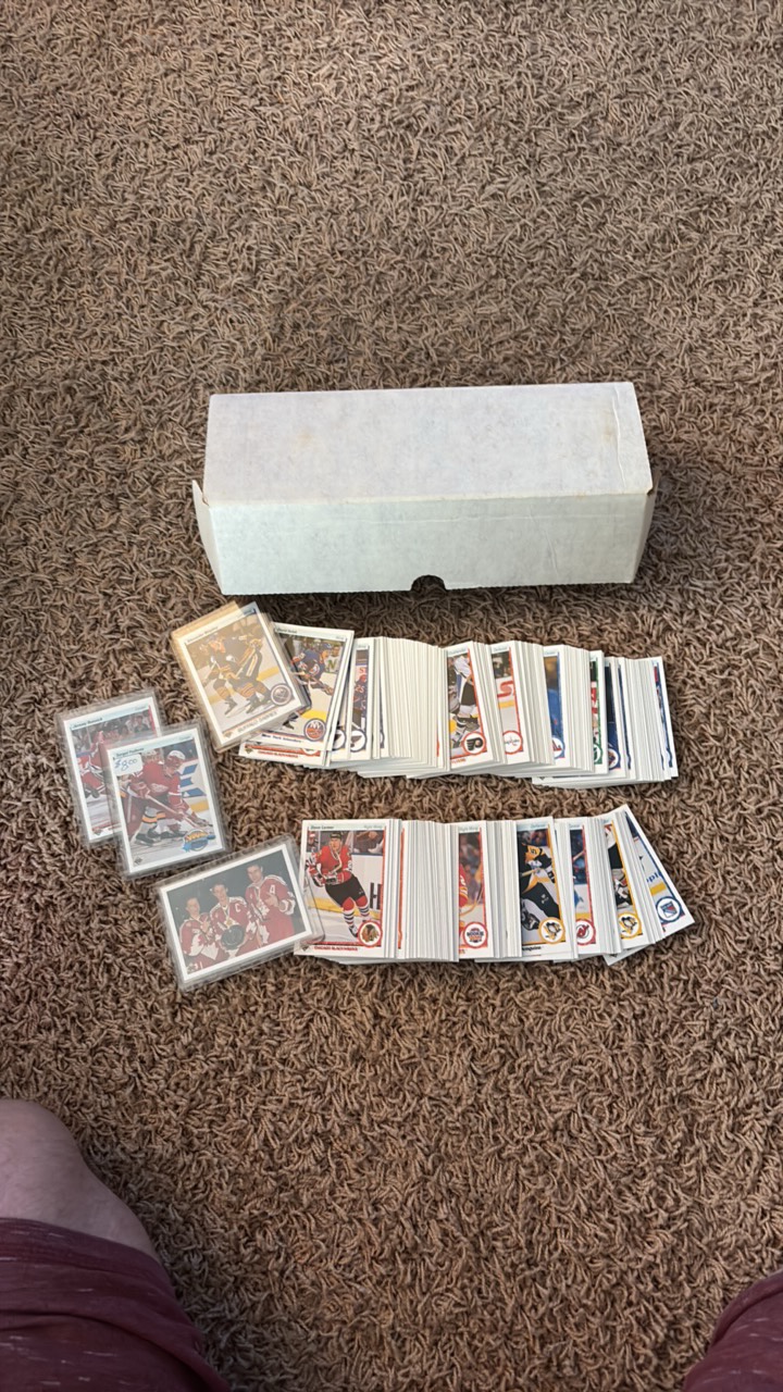 1990 Upper Deck Hockey Cards, Partial Set, Includes Key Rookie Cards and Stars