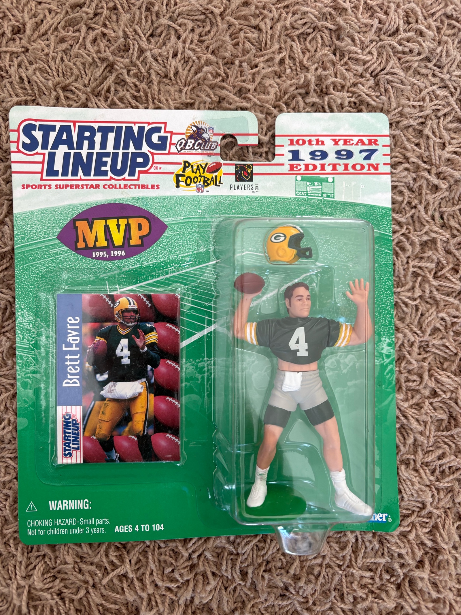 Staring Lineup 1997 Edition Brett Favre Sealed Action Figure and Football Card