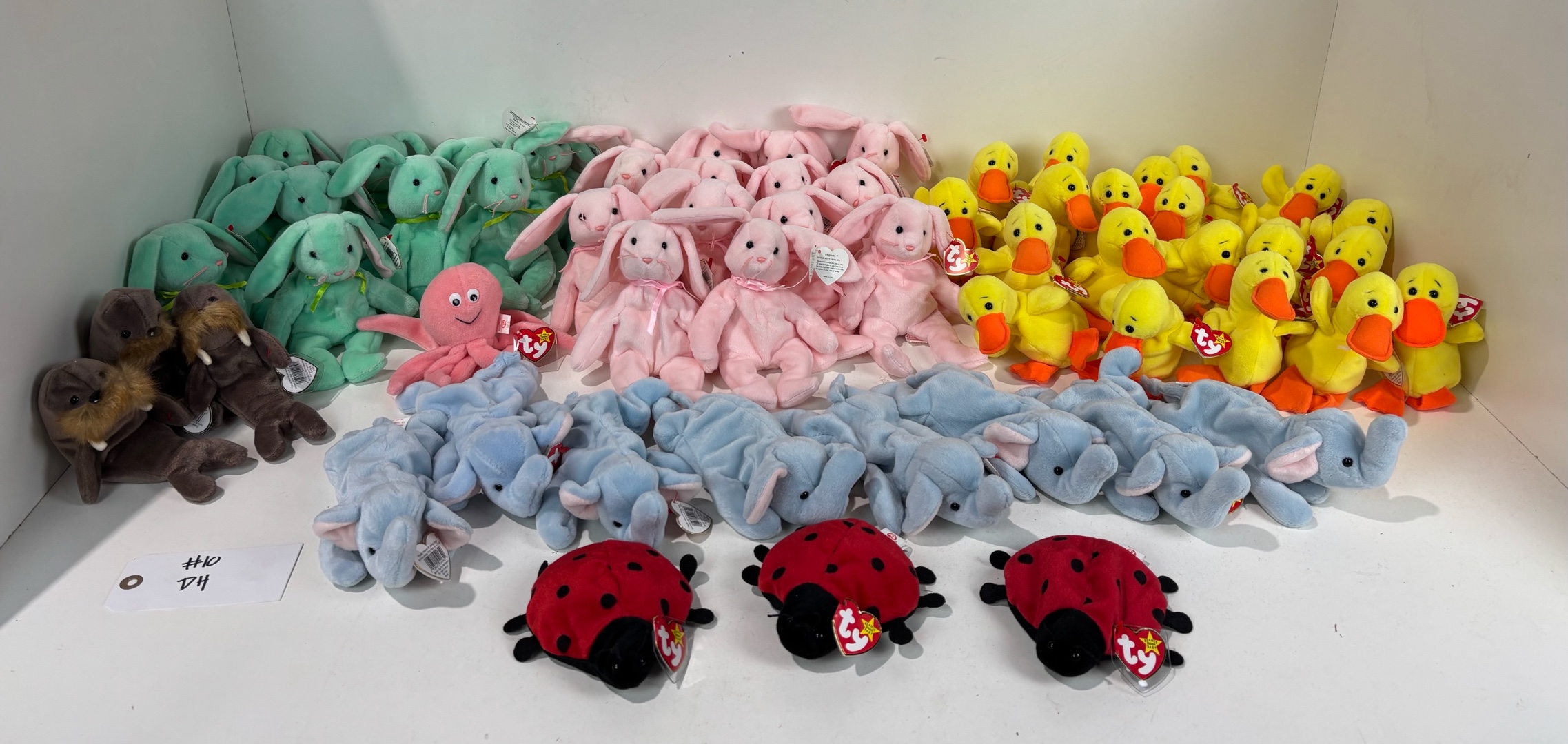 lot 10 image: Lot of Ty Beanie Babies variety wtags