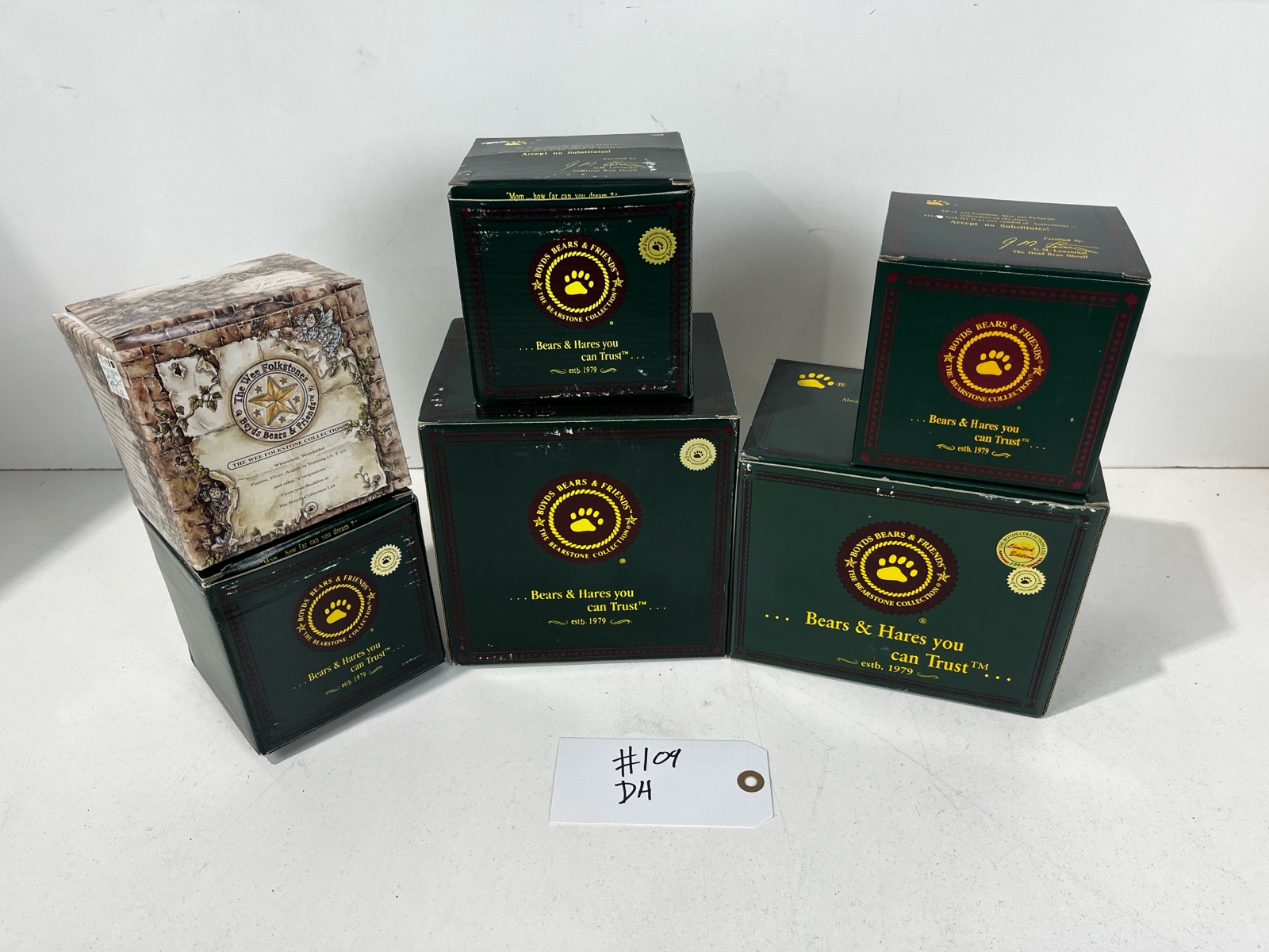 lot 109 image: Boyds Bears