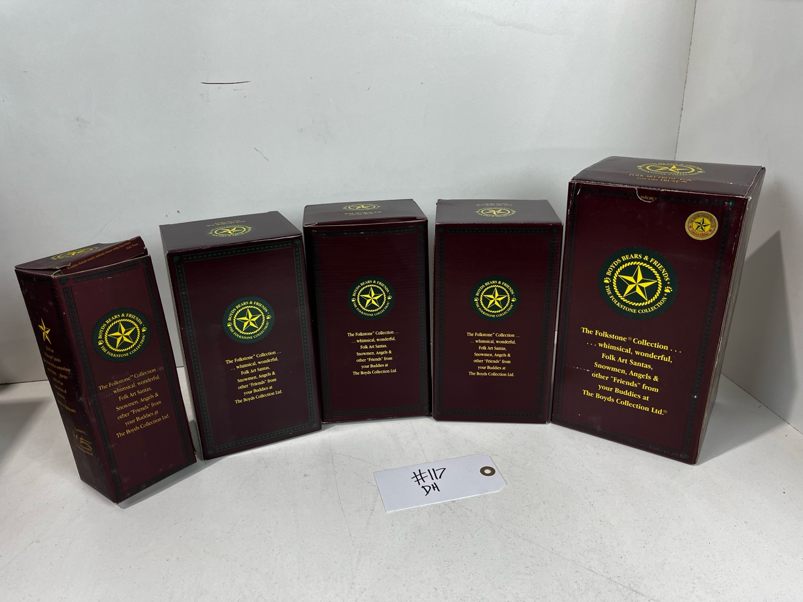 lot 117 image: Boyds Bears