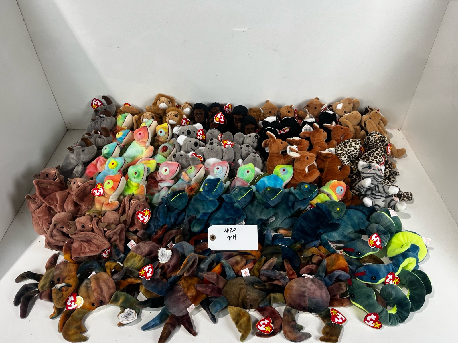 lot 20 image: Beanie Babies