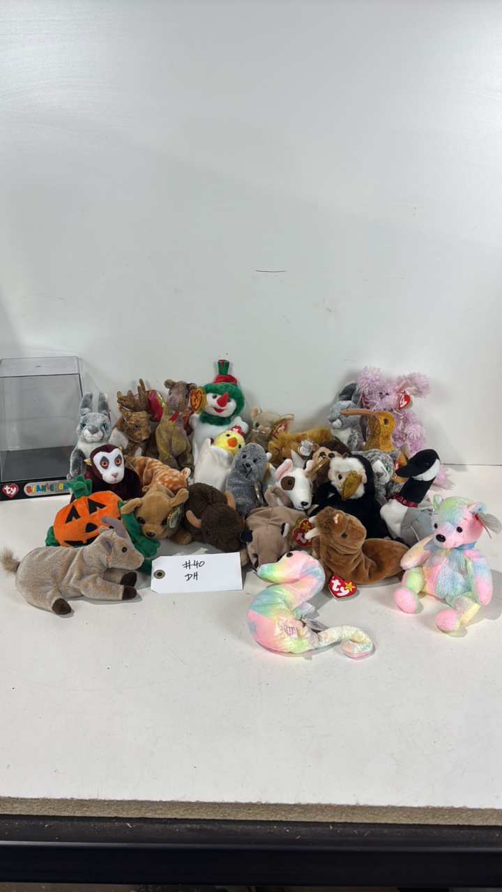 lot 40 image: Lot of Ty Beanie Babies bears and Misc animals