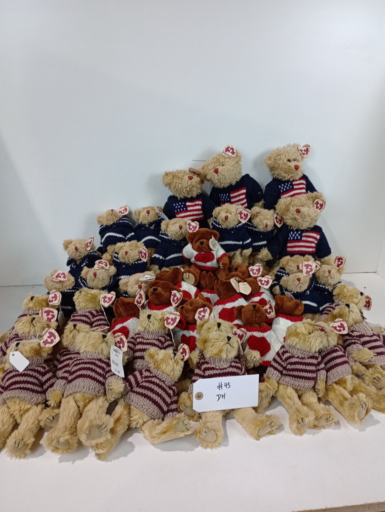 lot 45 image: Beanie Babies