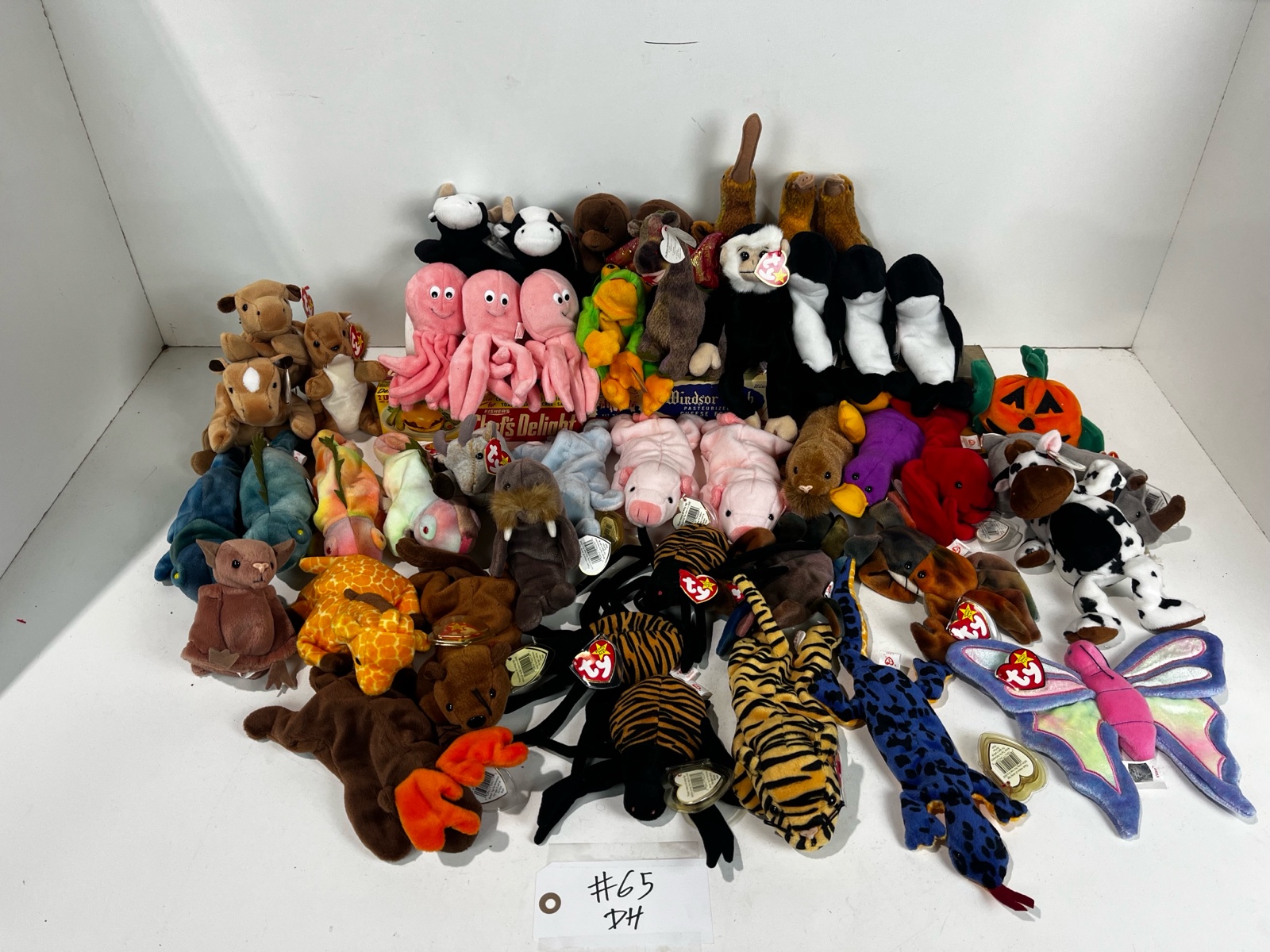 lot 65 image: TY Beanie Babies & Buddies