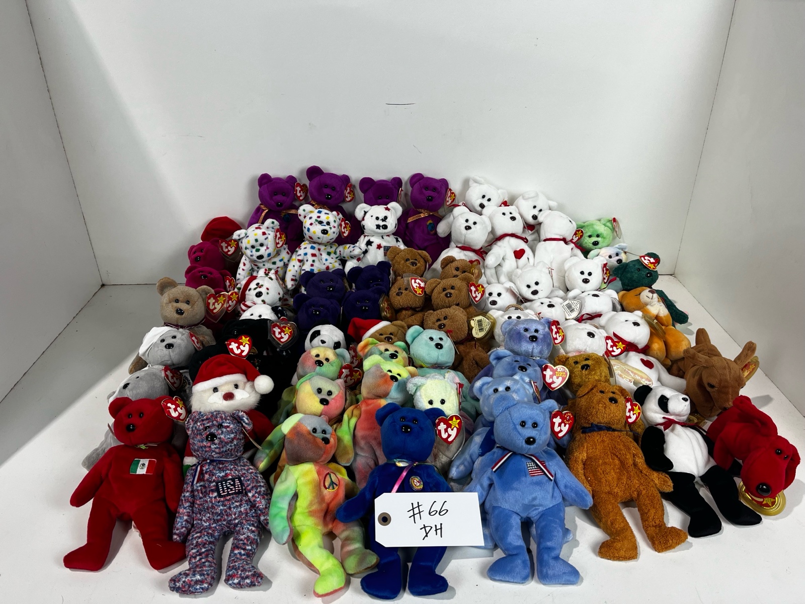 lot 66 image: Ty Beanie Babies