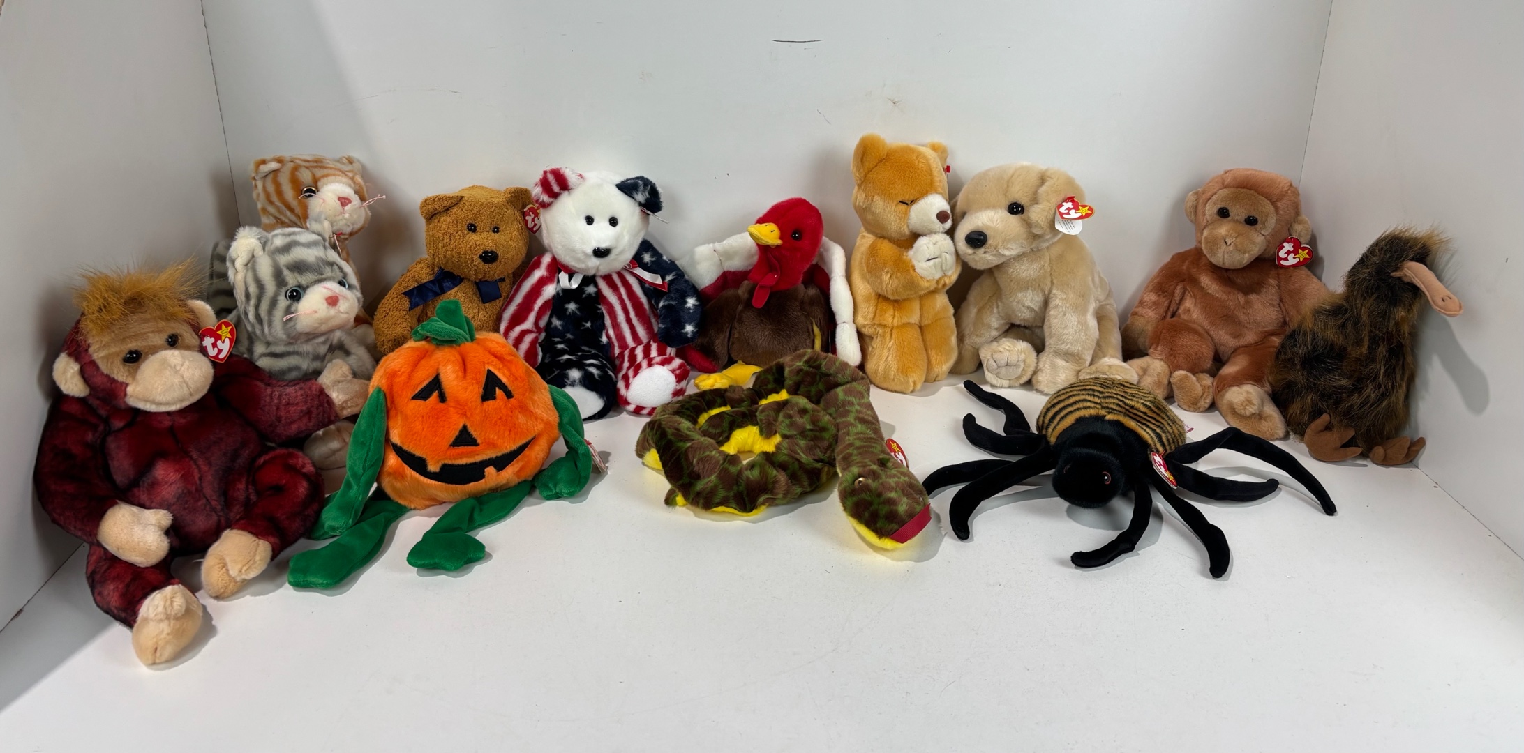 lot 7 image: Lot of Ty plush animals and collectors kits