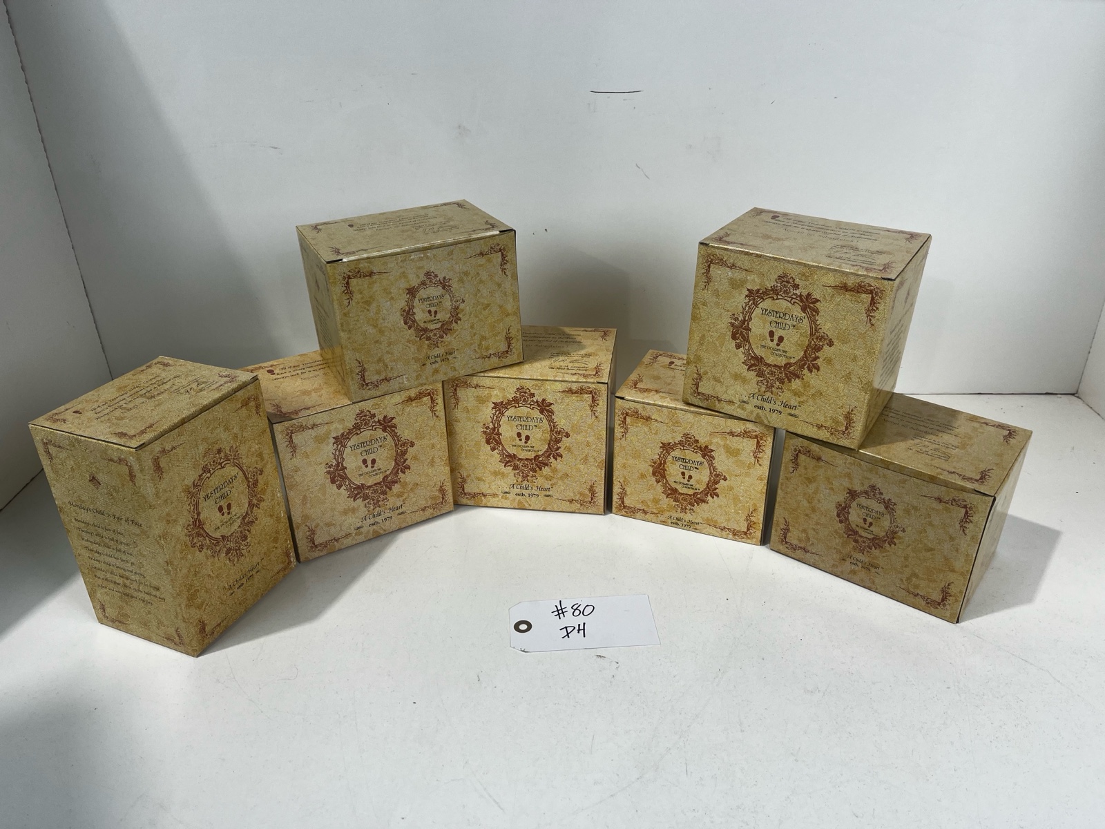 lot 80 image: Boyds Bears