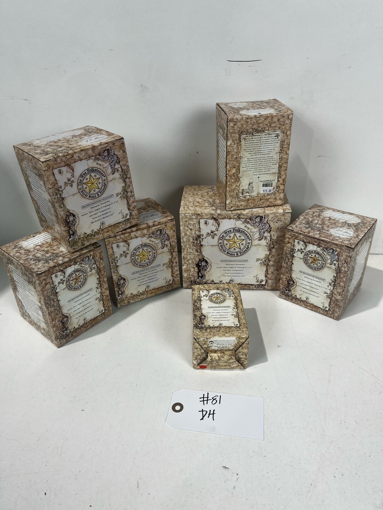 lot 81 image: Boyds Bears