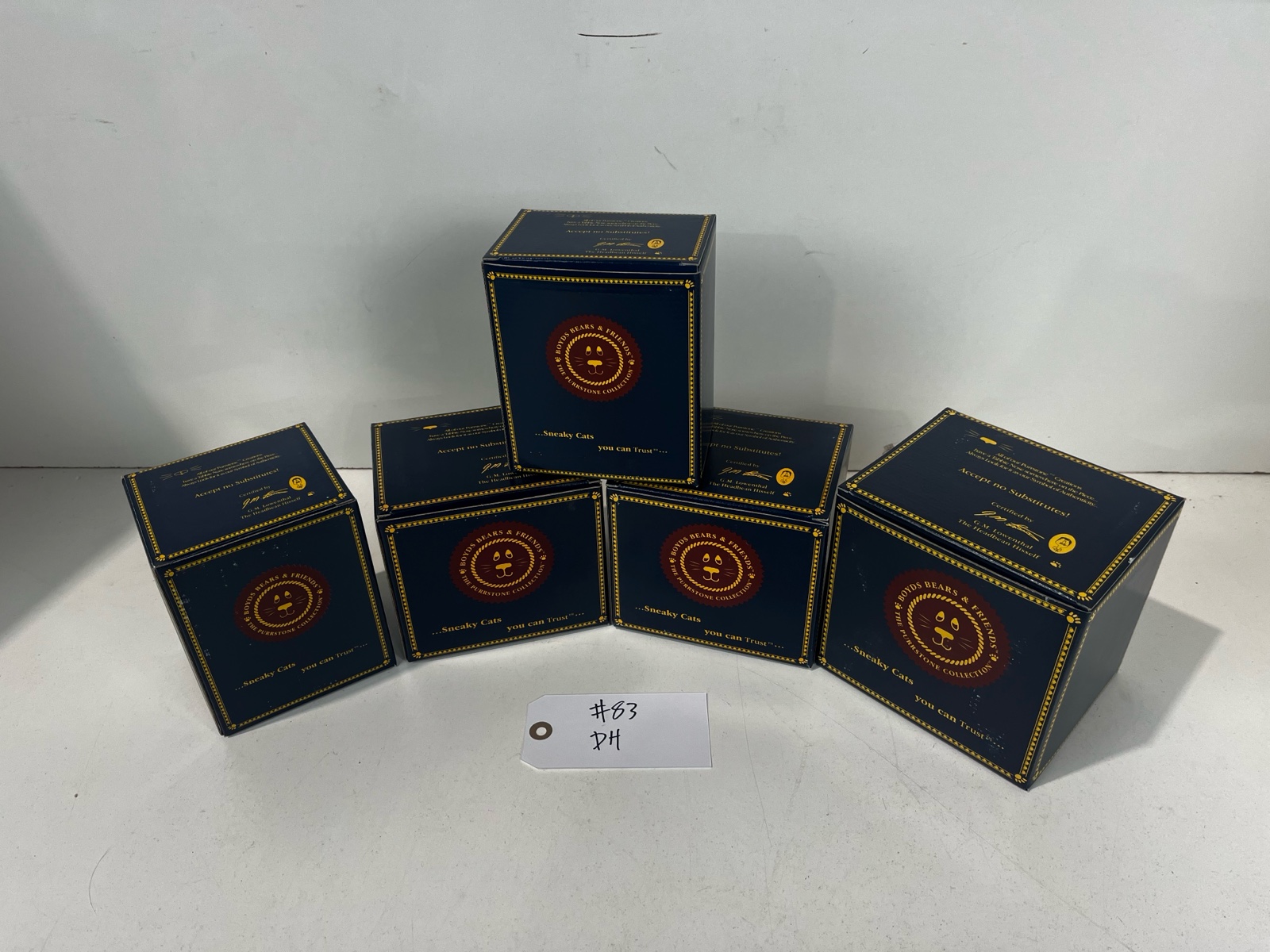 lot 83 image: Boyds Bears