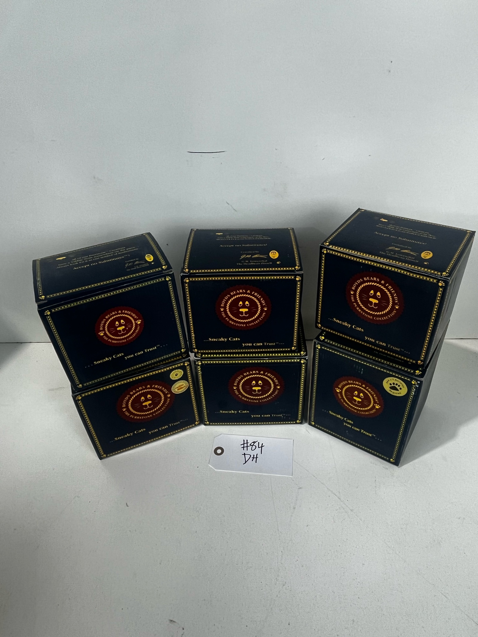 lot 84 image: Boyds Bears