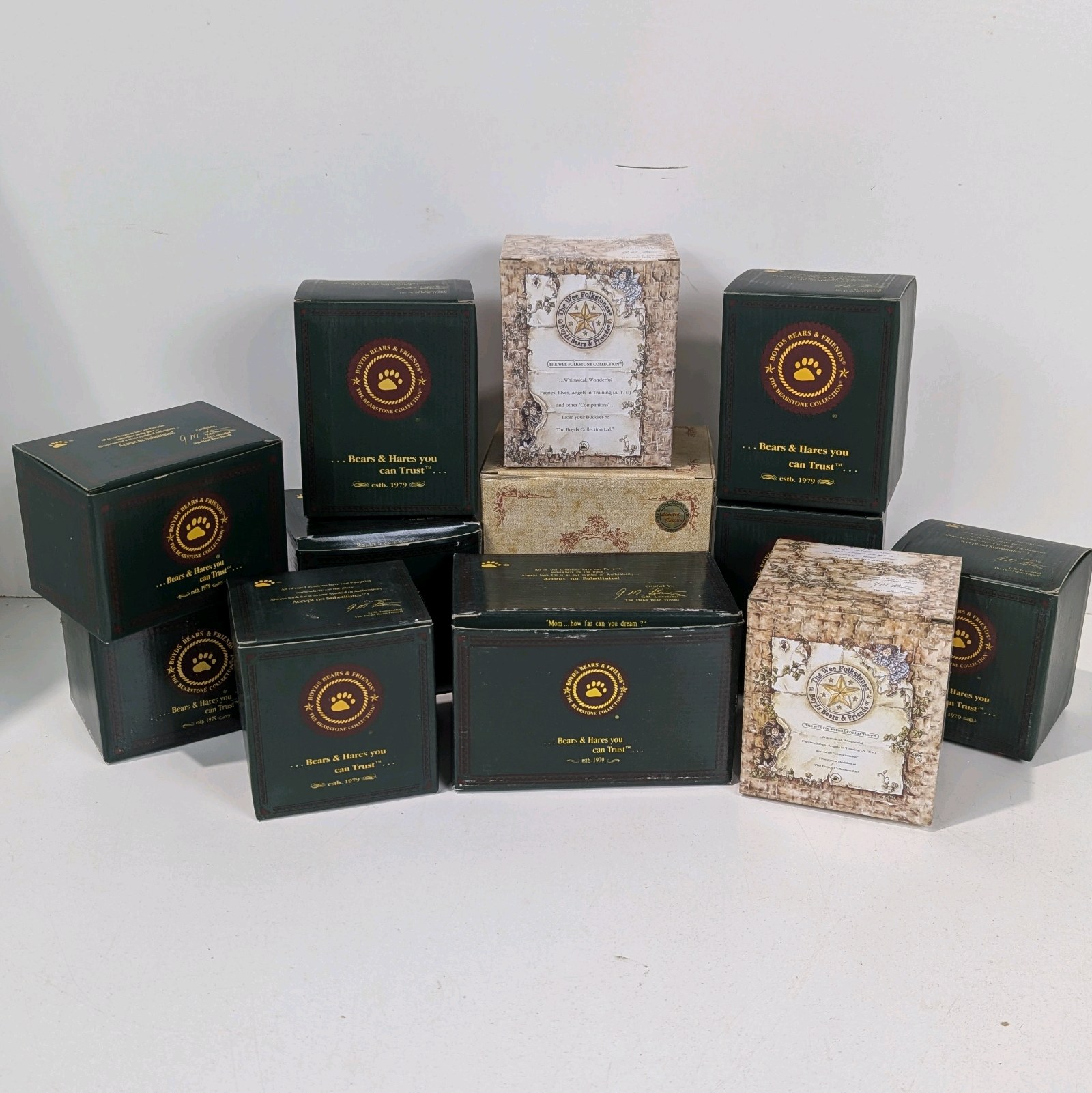 lot 85 image: Lot of Boyds Bears