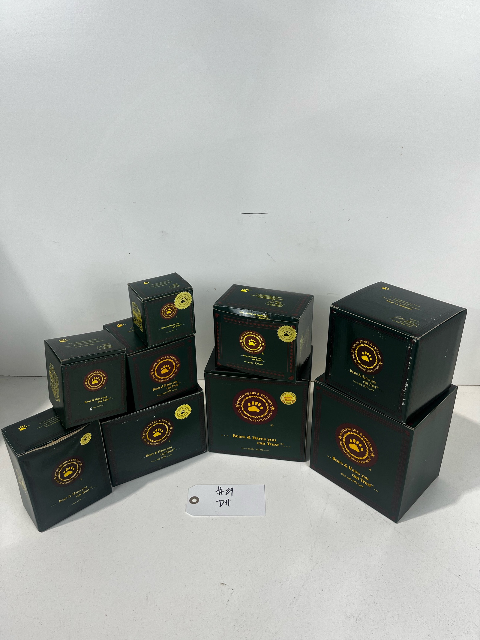 lot 89 image: Boyds Bears