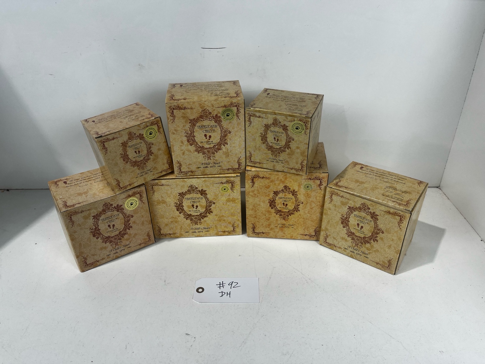 lot 92 image: Boyds Bears