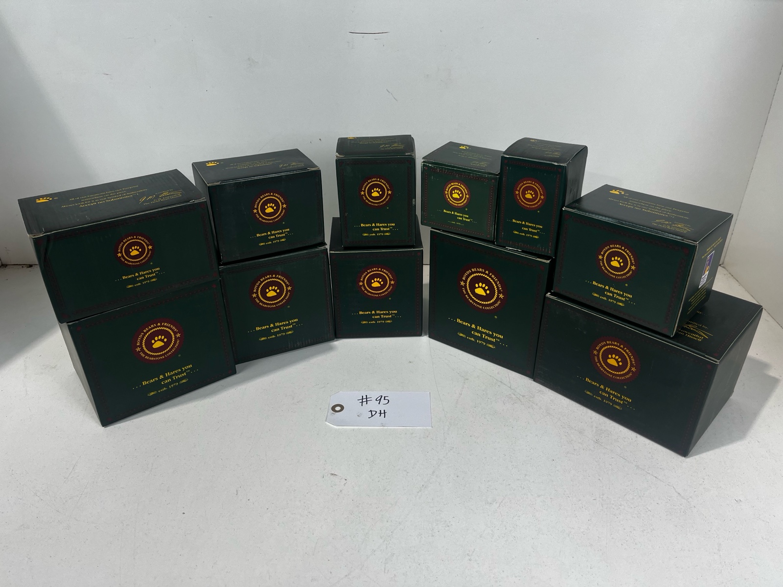 lot 95 image: Boyds Bears