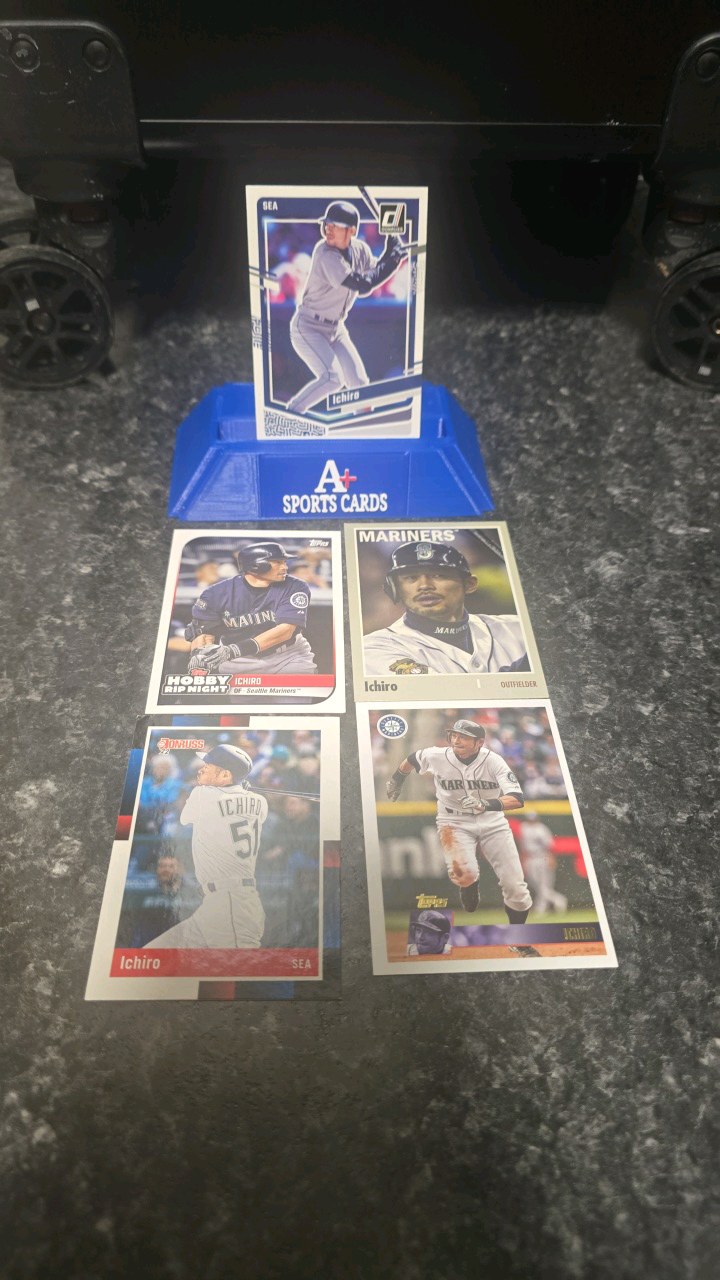 lot 36 image: Ichiro baseball cards lot 5
