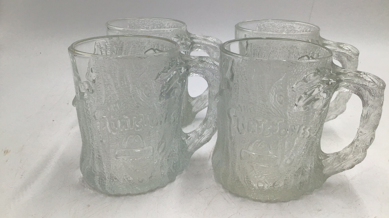lot 104 image: Vintage Flintstone Glass Mugs