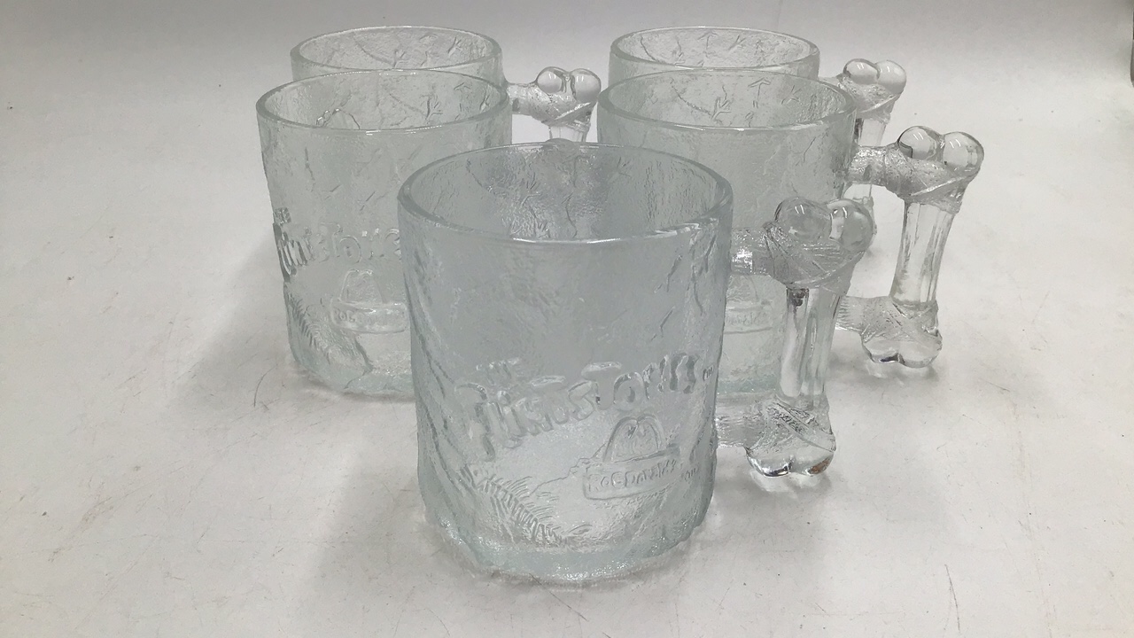 lot 107 image: Vintage Flintstones glass mugs