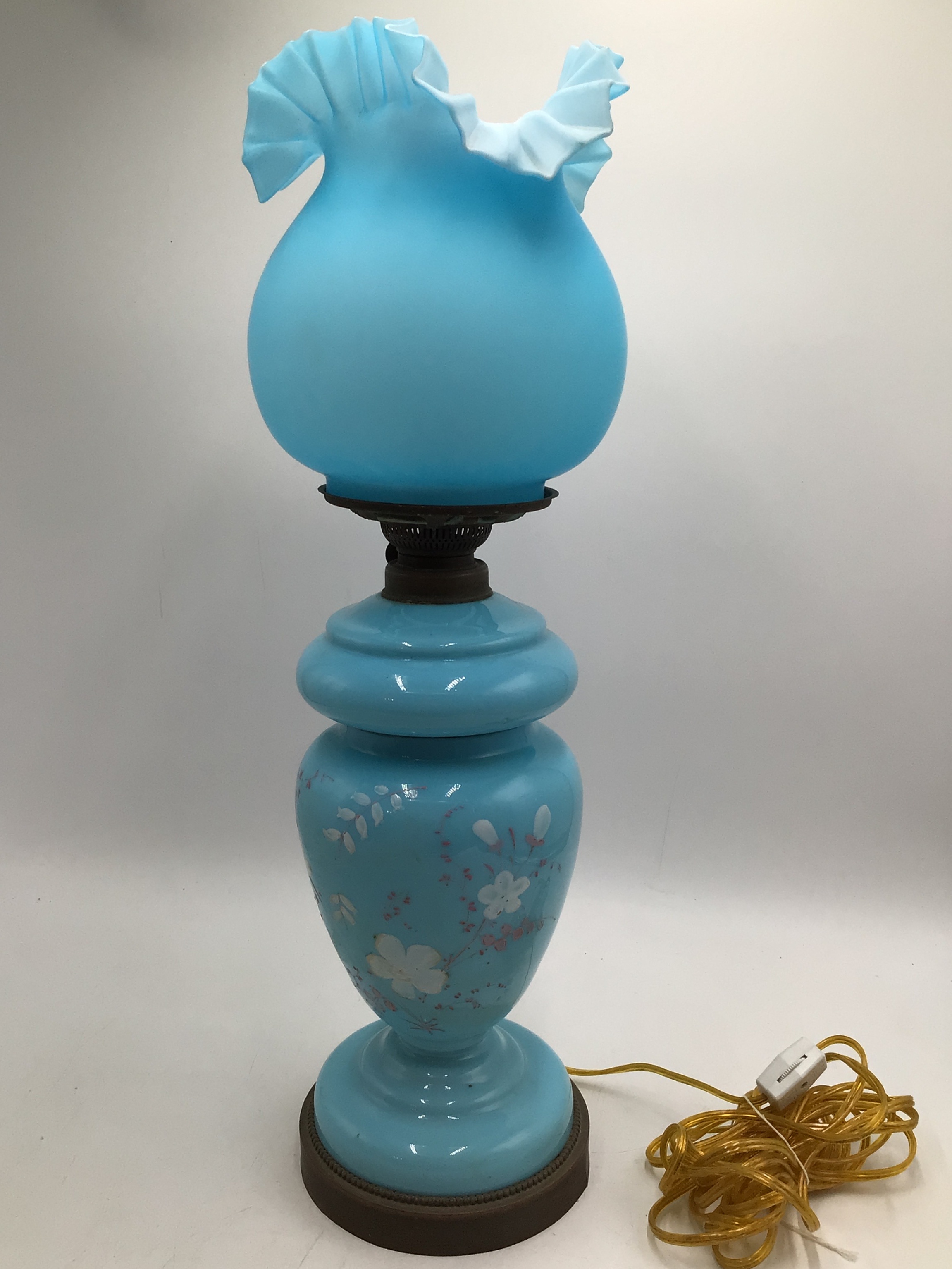 lot 1 image: Antique Fenton Glass lamp