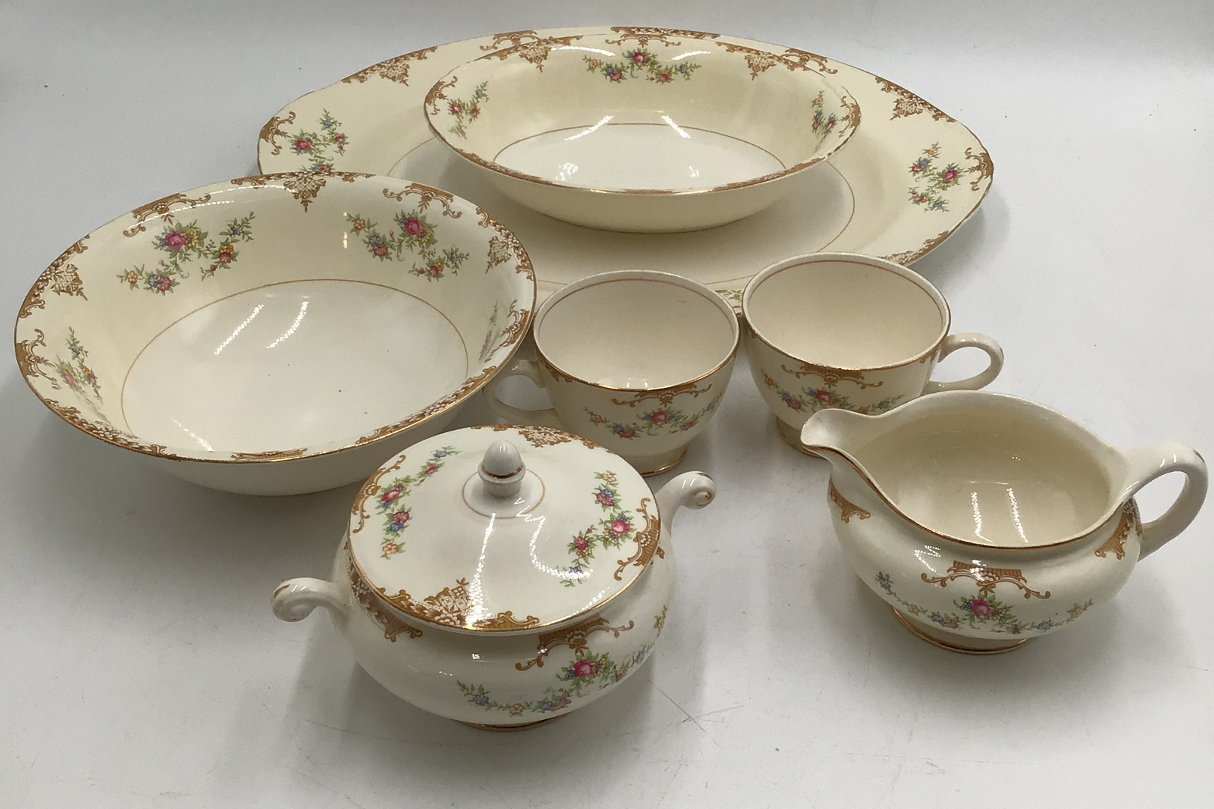 lot 11 image: Vintage China Set