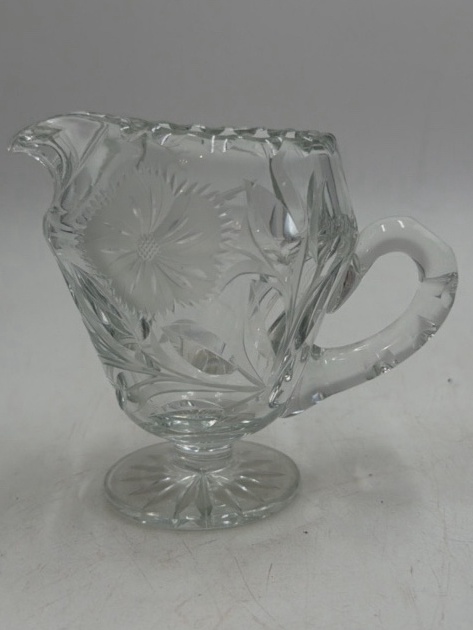 lot 117 image: Vintage Clear Crystal Creamer  Etched Daisy & Floral Design on Pedestal Base