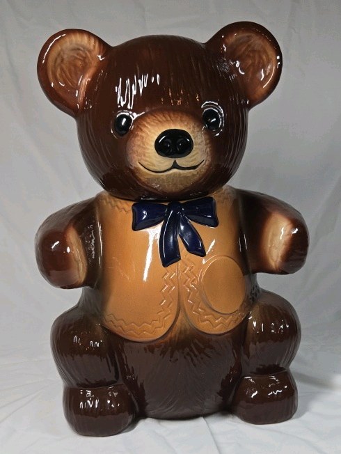 lot 138 image: Vintage 1982 Kraft T. Bear Cookie Jar - Genuine Regal China