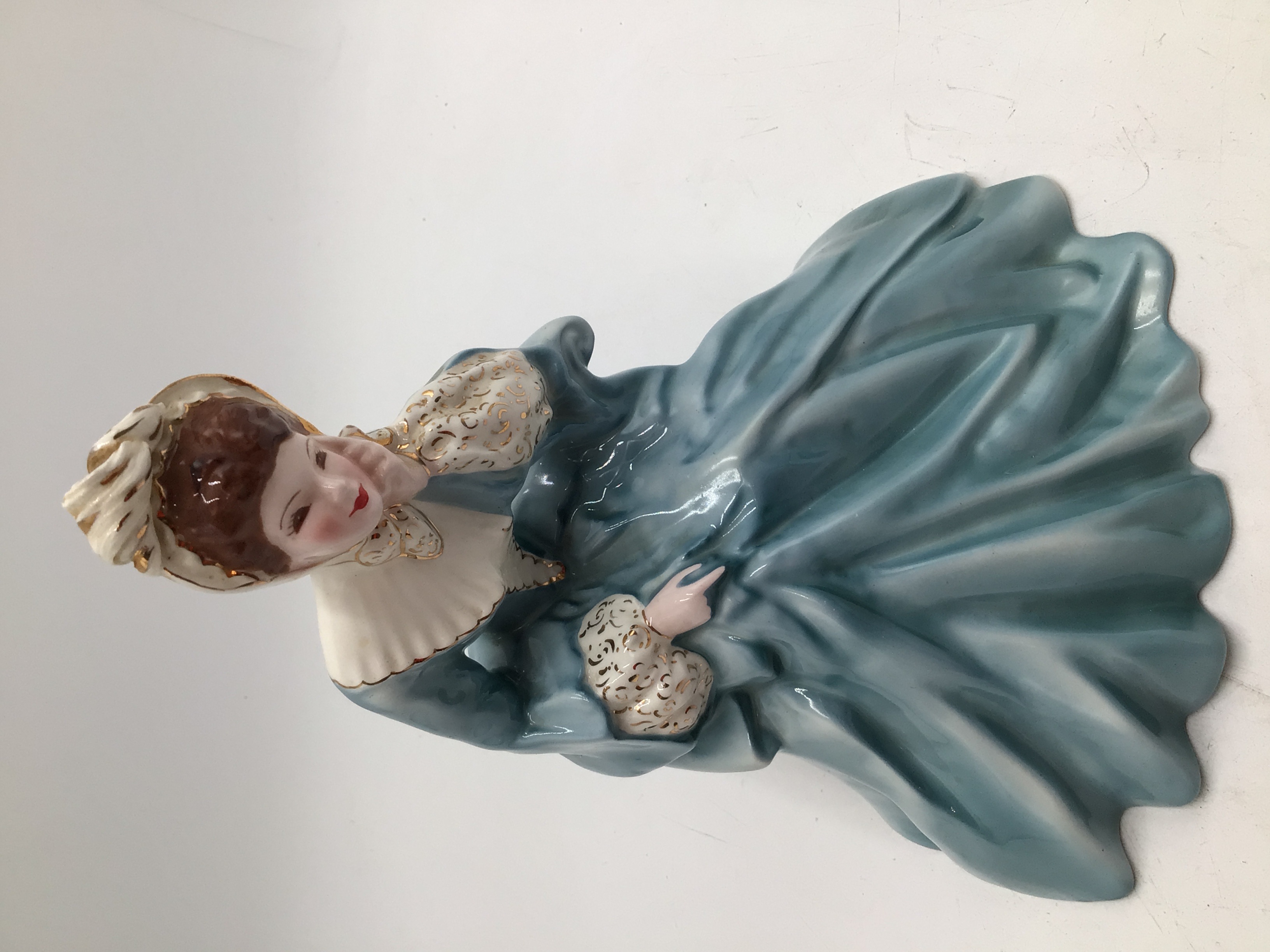 lot 14 image: Vintage Florence Ceramics Pasadena Figurine