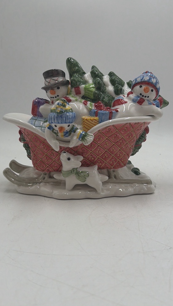 lot 149 image: Fitz and Floyd Essentials Snowman Sleigh Figural Centerpiece